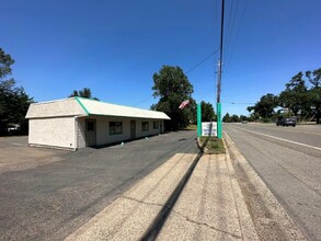 6854 Airport Rd, Redding, CA for sale Primary Photo- Image 1 of 38