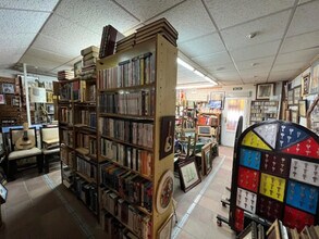 Retail in Galapagar, Madrid to rent Interior Photo- Image 1 of 13