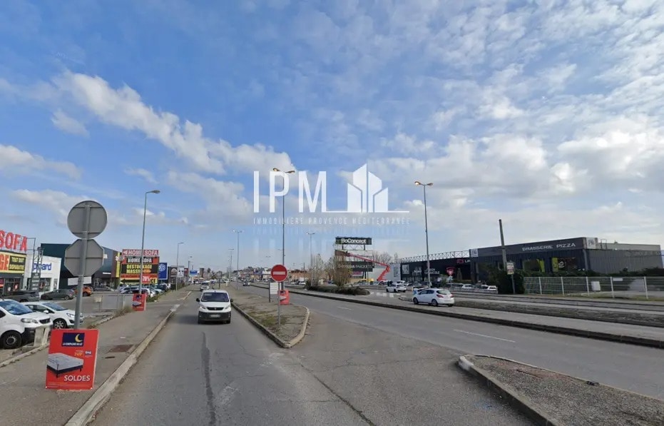 Location Commerce 420 m² - Photo 1