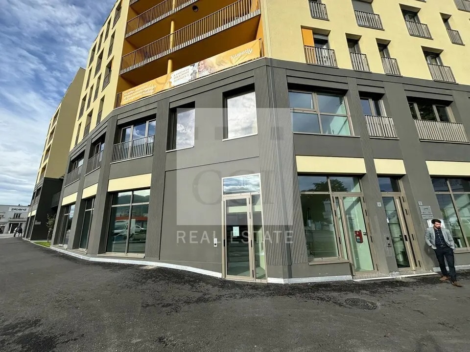 Vente Bureaux 302 m² - Photo 1