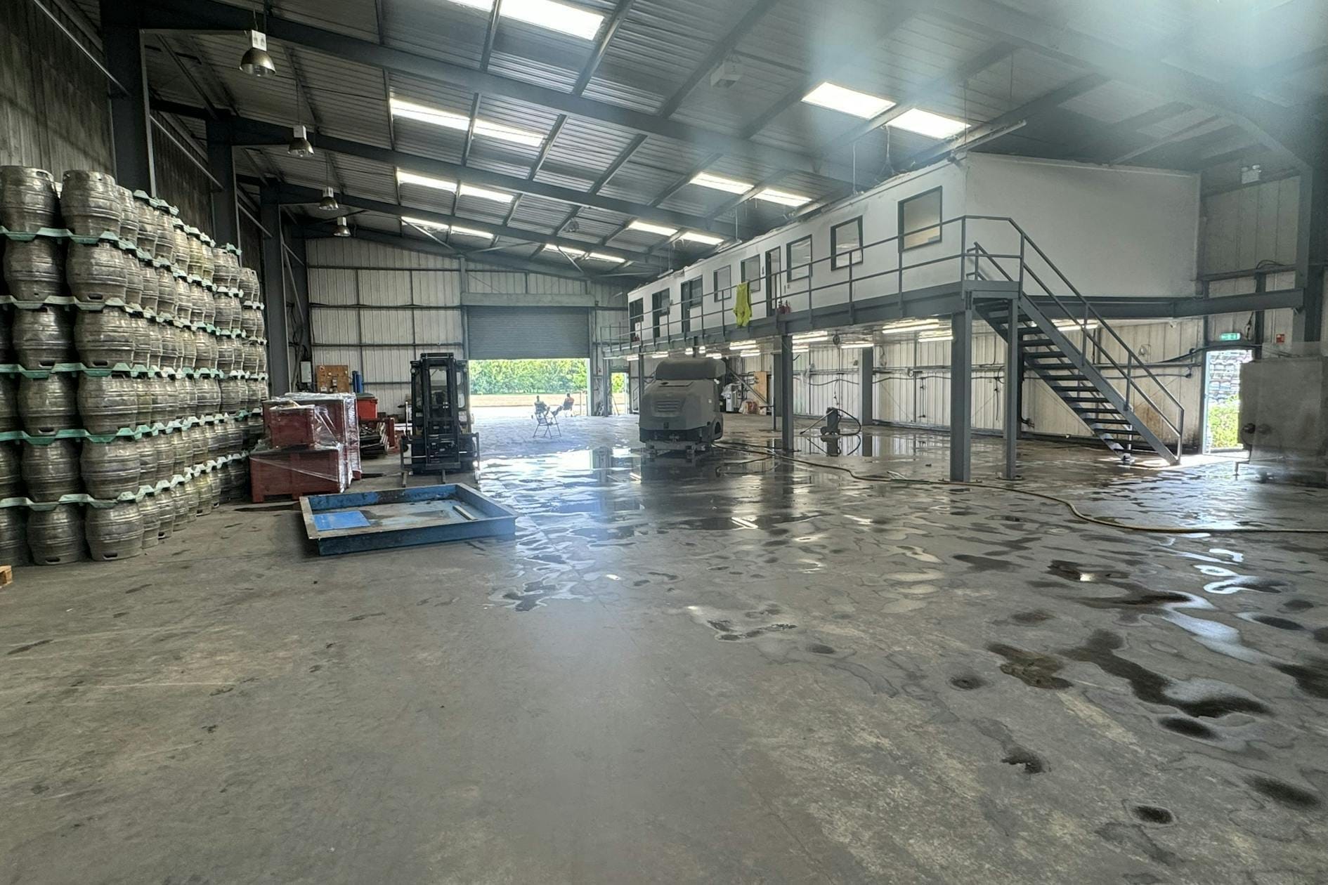 Roseland Business Park, Long Bennington to rent Interior Photo- Image 1 of 3