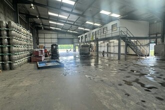 Roseland Business Park, Long Bennington to rent Interior Photo- Image 1 of 3