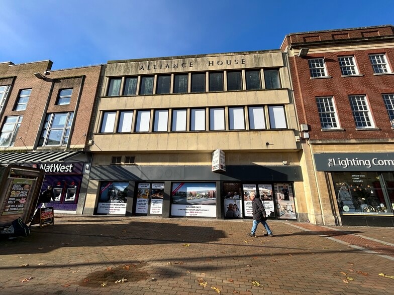 28 Fore St, Taunton to rent - Building Photo - Image 1 of 7