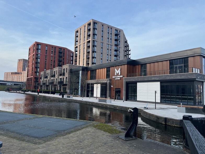 Lockside Ln, Salford to rent - Building Photo - Image 2 of 3