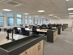 32-38 Dukes Pl, London to rent Interior Photo- Image 2 of 10