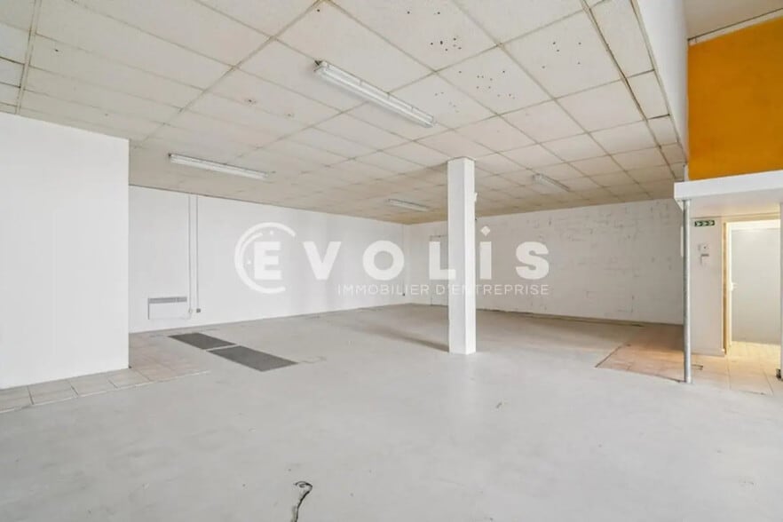 Light Industrial in Neuilly-Plaisance to rent - Interior Photo - Image 3 of 14