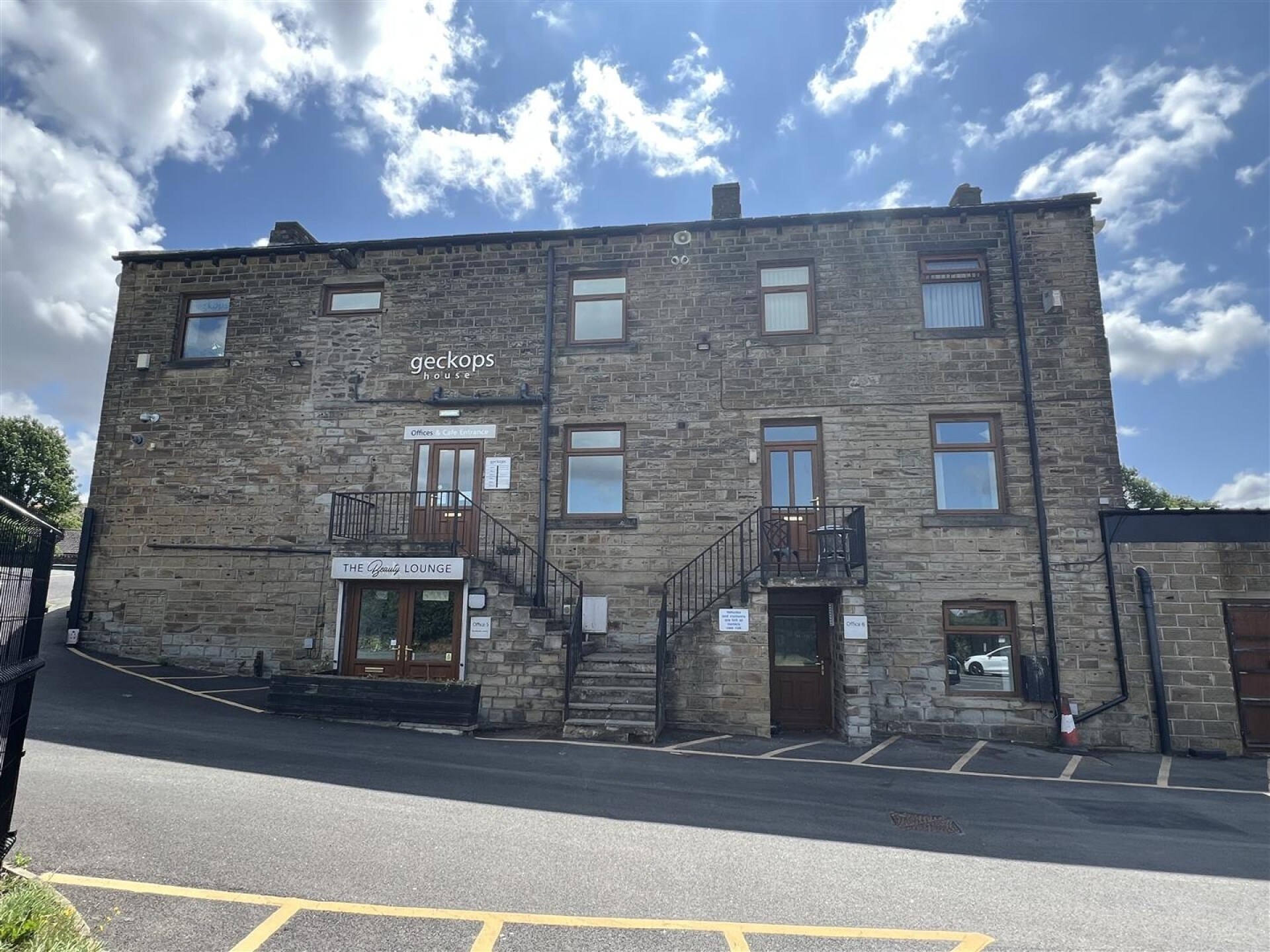 291 Wakefield Rd, Lepton for sale Building Photo- Image 1 of 1