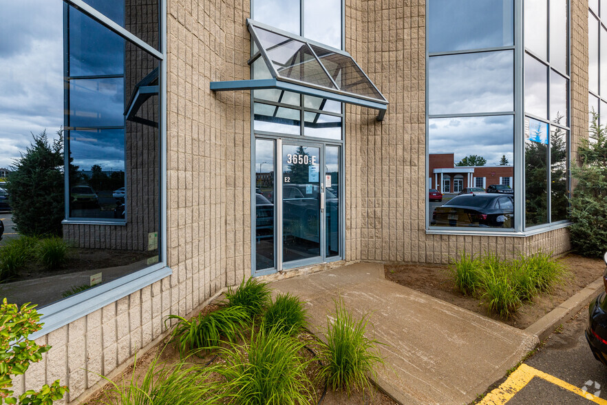 3650 Boul Matte, Brossard, QC for rent - Building Photo - Image 3 of 5