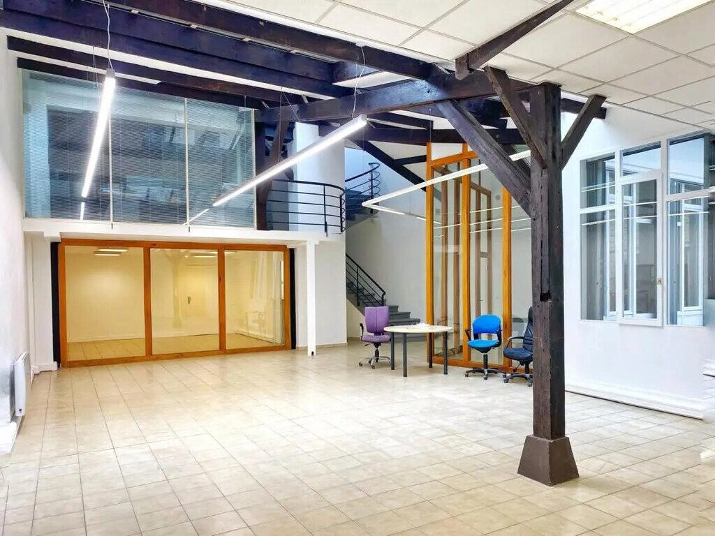 Location Bureaux 330 m² - Photo 1