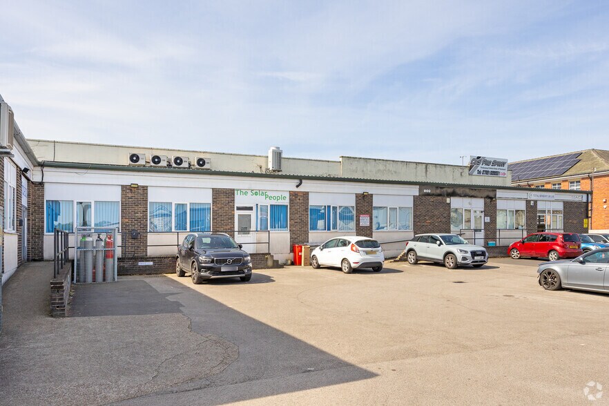 Carr Hl, Doncaster to rent - Primary Photo - Image 1 of 4