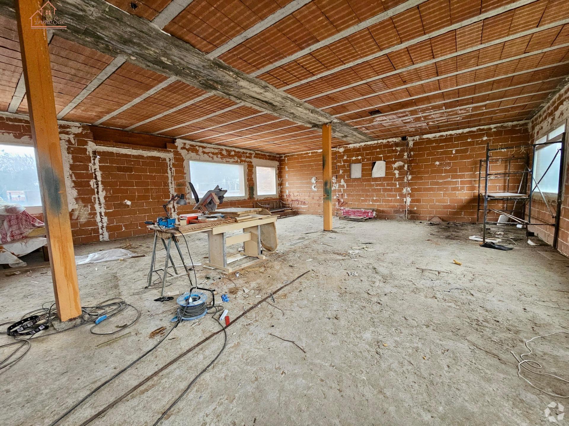 Retail in Valdemorillo, Madrid to rent Interior Photo- Image 1 of 1