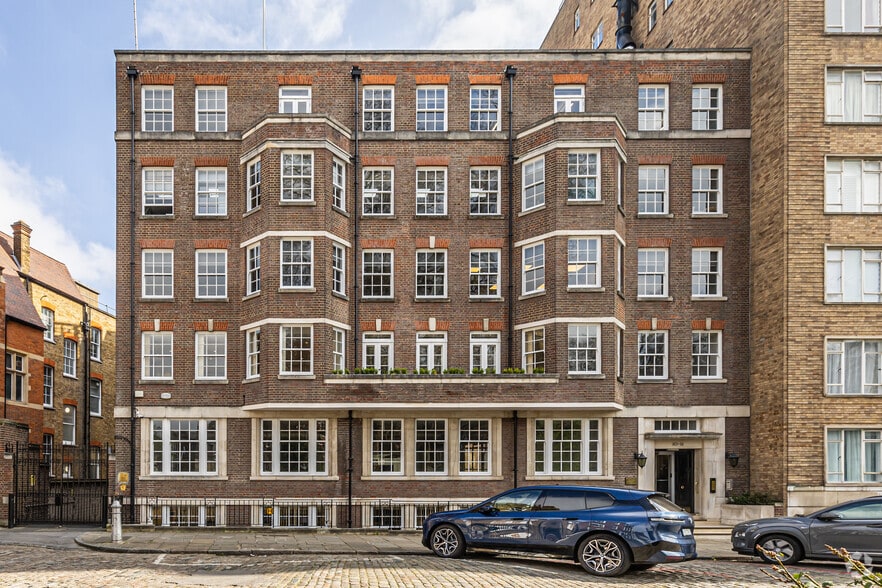10-11 Charterhouse Sq, London to rent - Building Photo - Image 3 of 6