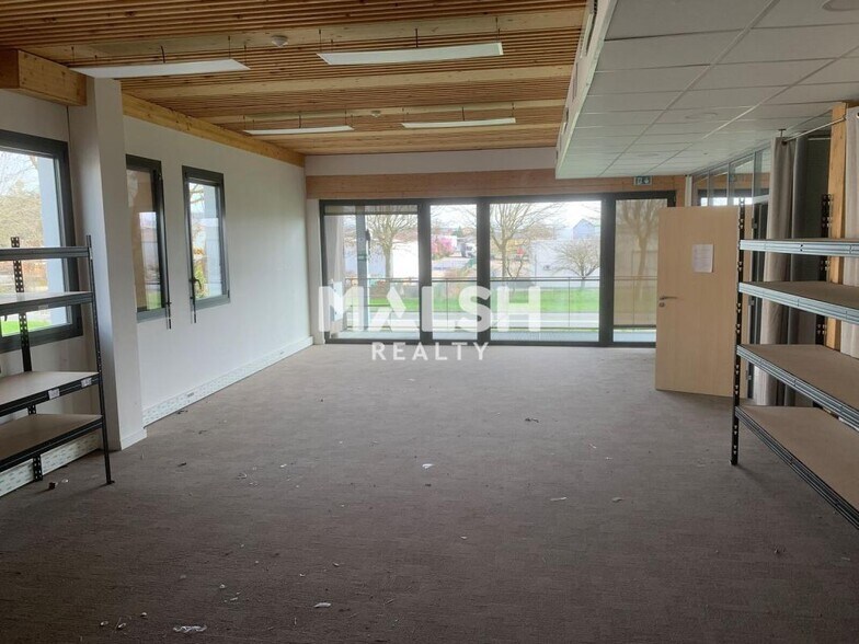Office in Beynost to rent - Building Photo - Image 3 of 14