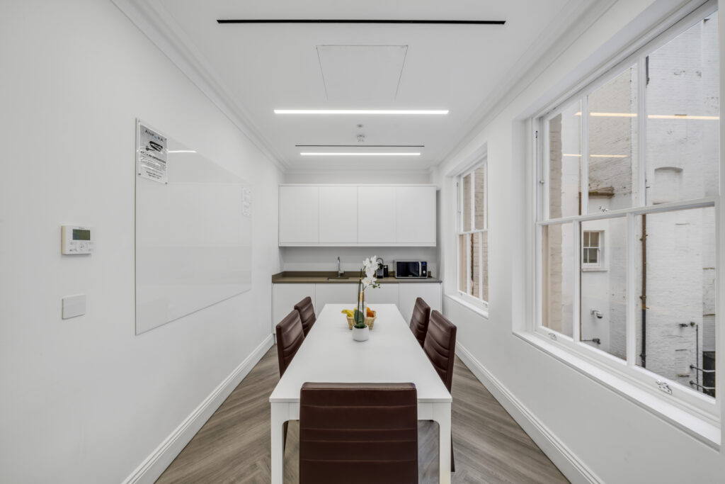 25 Dover St, London to rent Interior Photo- Image 1 of 3