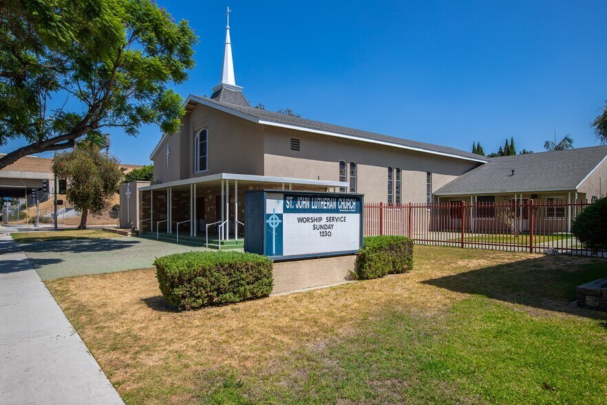 6698 Orange Ave, Long Beach, CA for sale - Building Photo - Image 3 of 26