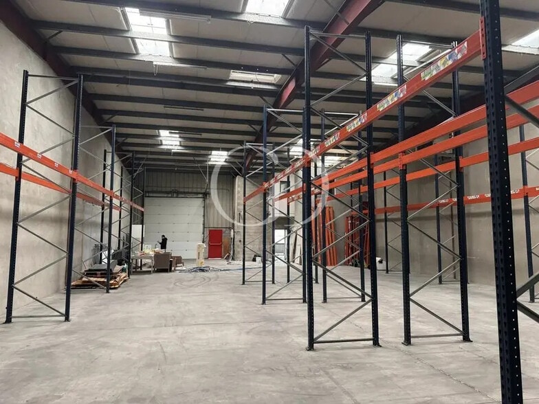 32-34 Avenue Des Frères Montgolfier, Chassieu to rent - Interior Photo - Image 3 of 4