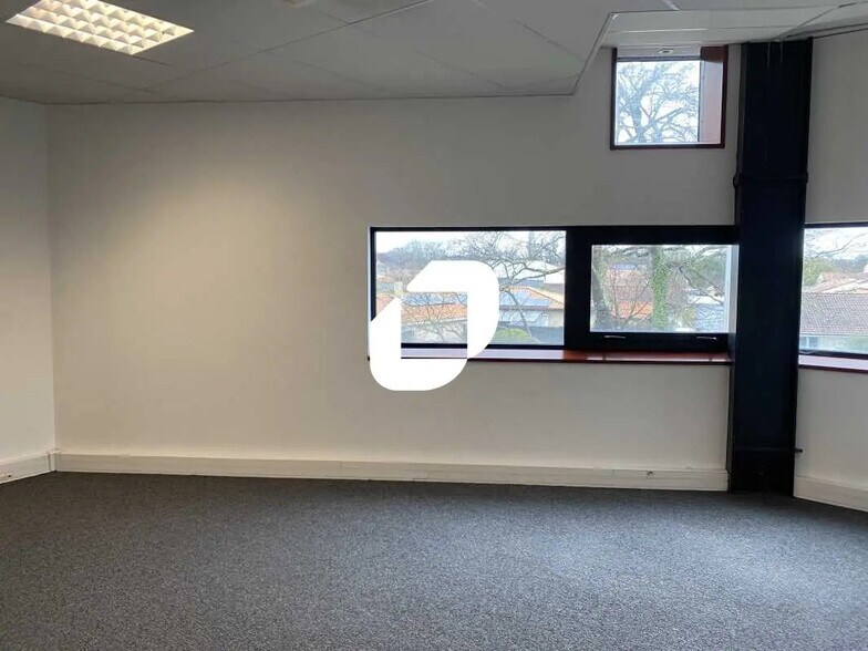 Office in Mérignac to rent - Building Photo - Image 2 of 18