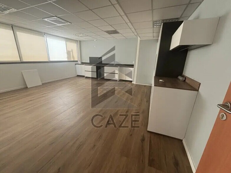 Office in Mérignac to rent - Interior Photo - Image 2 of 5