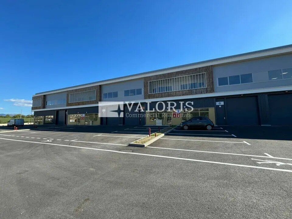 Location Local d'activités 385 m² - Photo 1