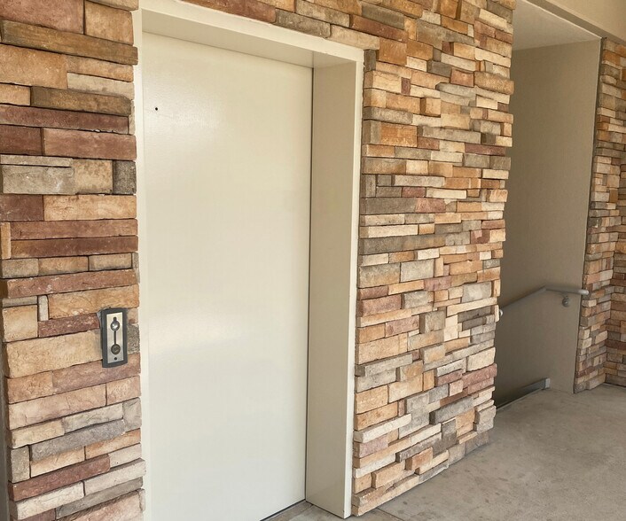 12340 Jones Rd, Houston, TX to rent - Interior Photo - Image 2 of 5