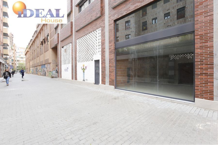 Retail in Granada for sale Building Photo- Image 1 of 24