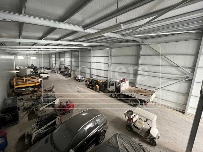 Light Industrial in Gémenos to rent - Interior Photo - Image 1 of 3