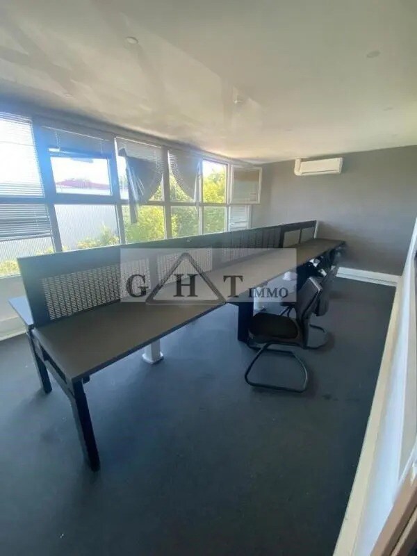Office in Montreuil to rent Interior Photo- Image 1 of 1