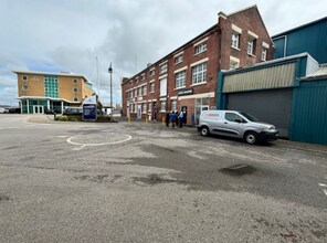 10 East St, Gosport to rent Building Photo- Image 1 of 3