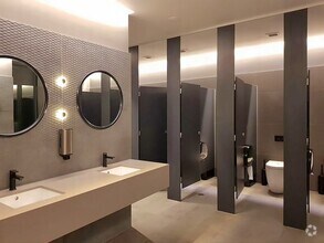 Retail in Madrid, Madrid to rent Interior Photo- Image 1 of 1