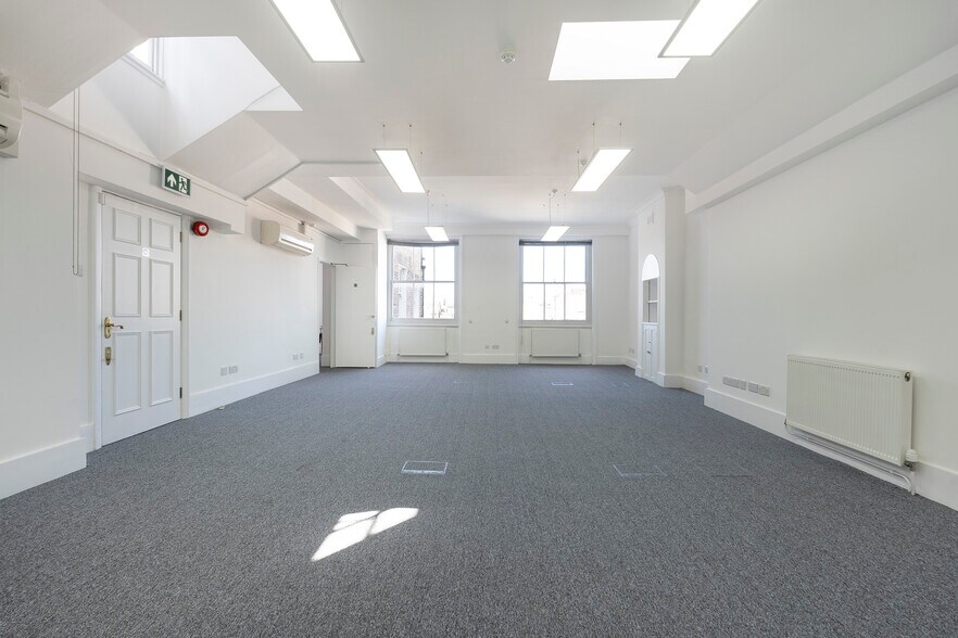 43 Portland Pl, London to rent - Interior Photo - Image 3 of 8