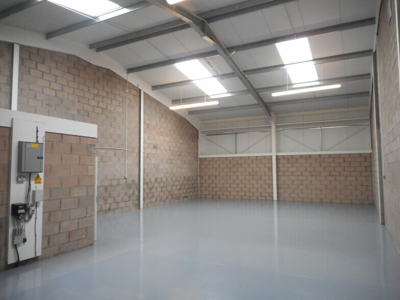6 Munro Rd, Stirling to rent - Building Photo - Image 3 of 7