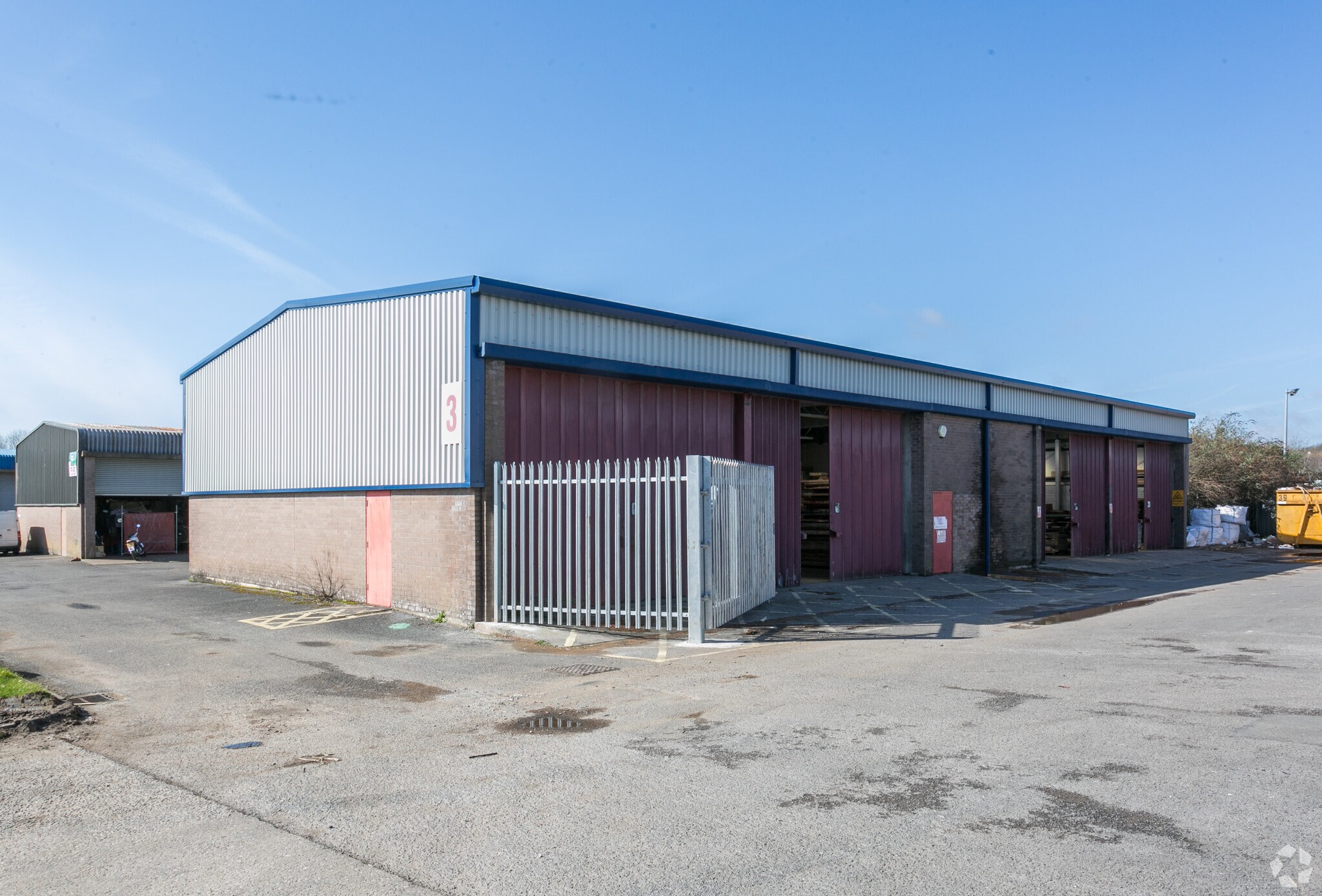 Newlands Ave, Bridgend to rent Primary Photo- Image 1 of 3