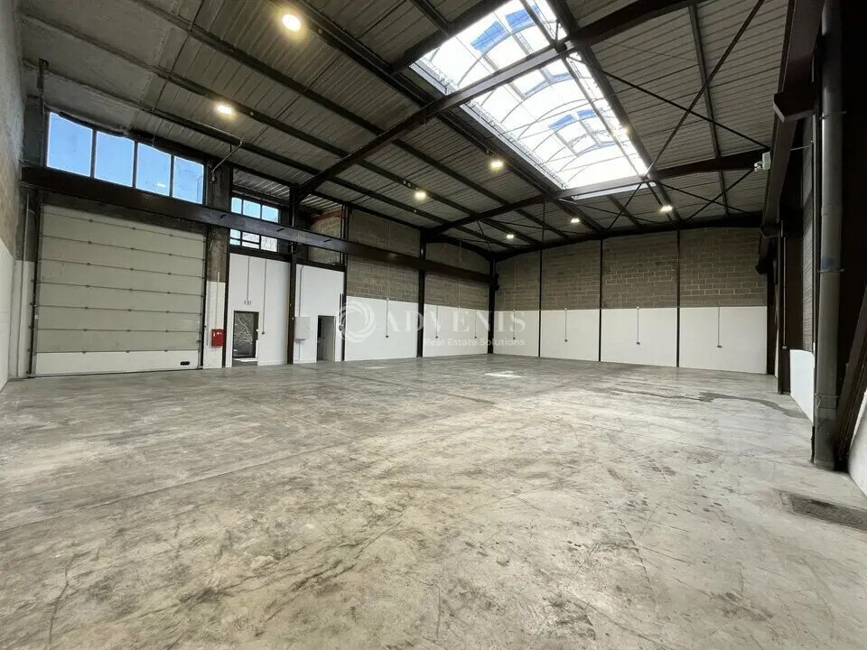 Light Industrial in Le Thillay to rent Interior Photo- Image 1 of 7