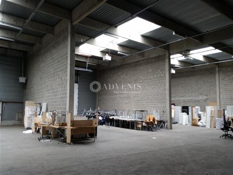 Industrial in Coignières to rent Building Photo- Image 1 of 13