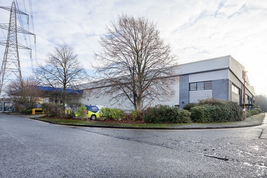 7 Orton Way, Birmingham to rent - Building Photo - Image 2 of 2