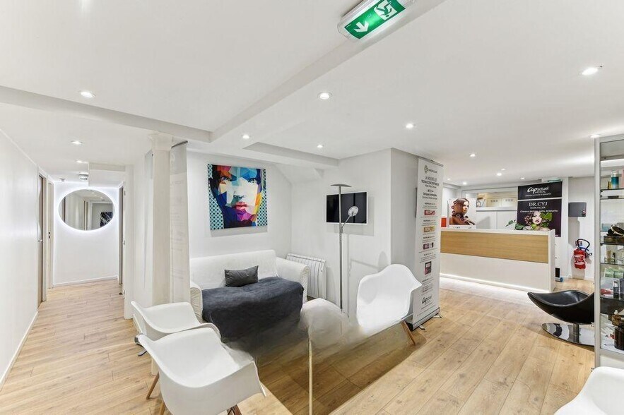 Office in Paris for sale - Building Photo - Image 3 of 10