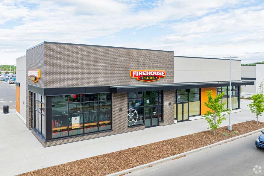 Northland Village portfolio of 5 properties for sale on LoopNet.co.uk - Primary Photo - Image 3 of 5