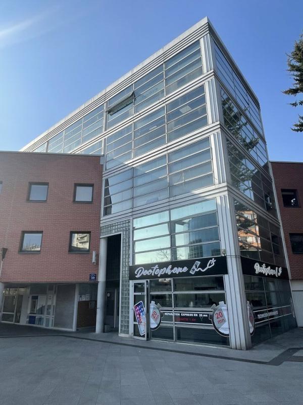 38 Cours Blaise Pascal, Évry-Courcouronnes to rent Building Photo- Image 1 of 12