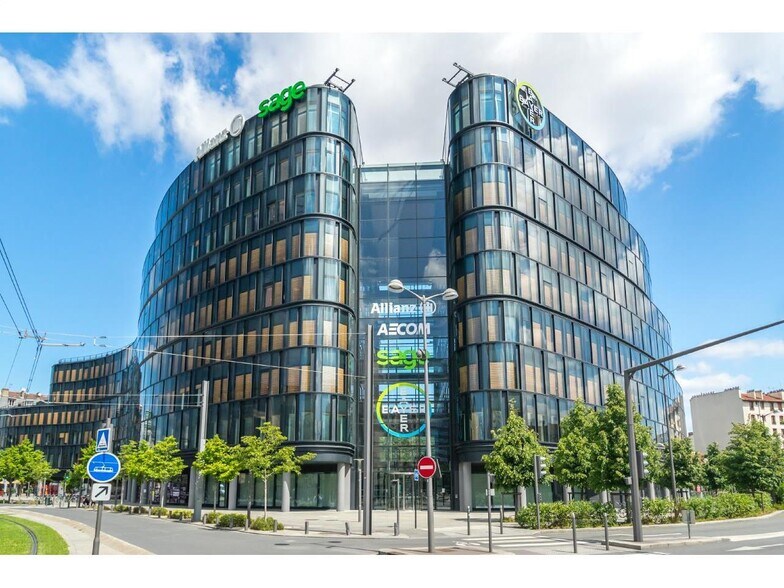 Office in La Garenne-Colombes to rent - Building Photo - Image 1 of 12