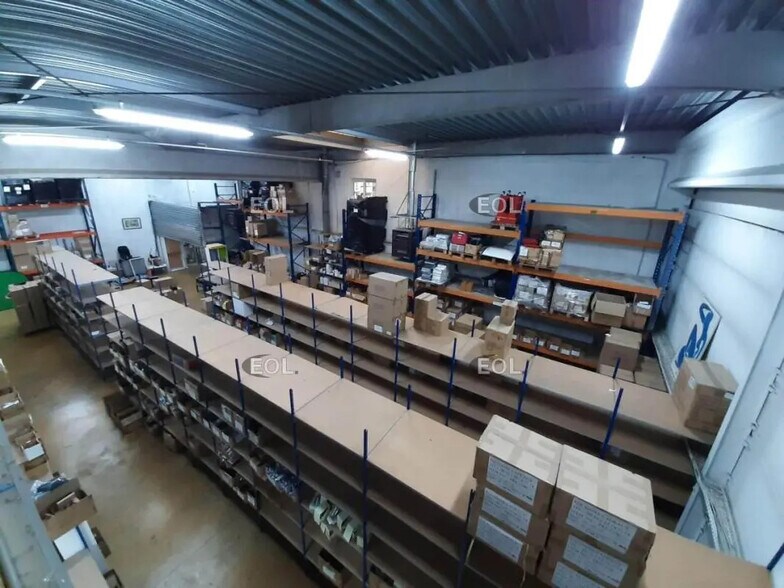 Light Industrial in Villejuif to rent - Interior Photo - Image 3 of 11