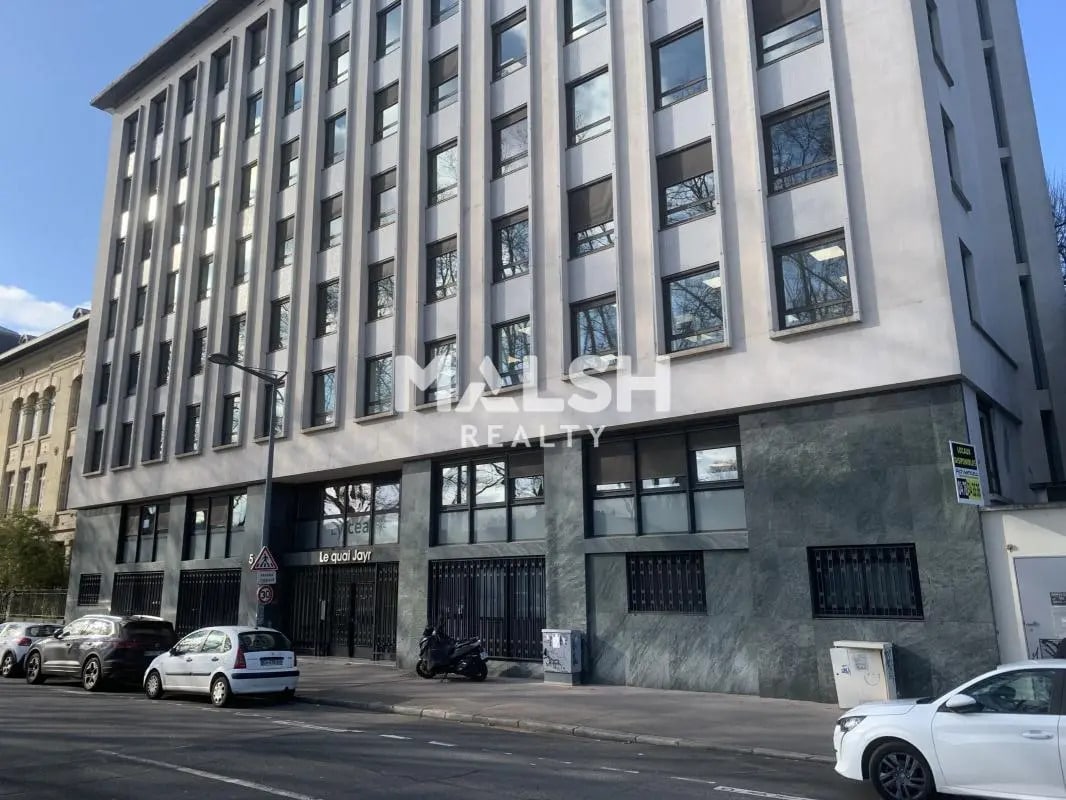 Office in Lyon for sale Building Photo- Image 1 of 13