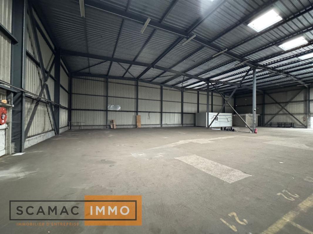 Industrial in Le Plessis-Pâté to rent Interior Photo- Image 1 of 7
