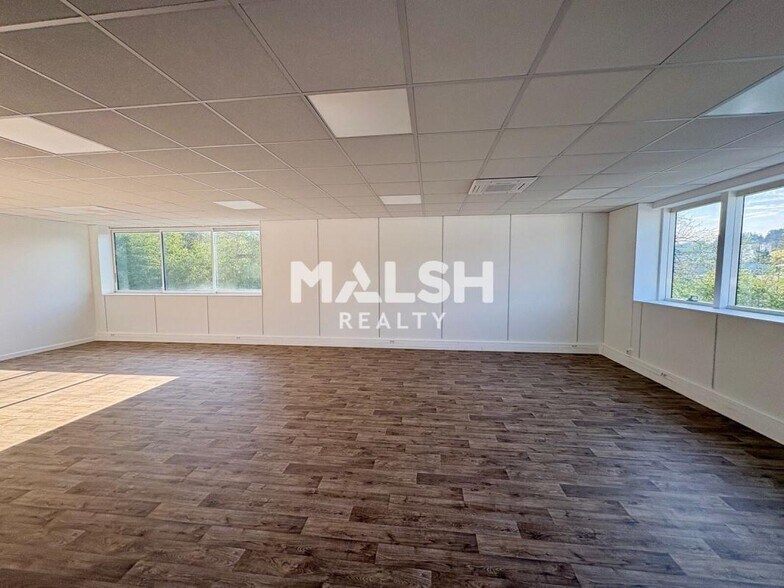 Office in Saint-Genis-Laval to rent - Interior Photo - Image 3 of 8