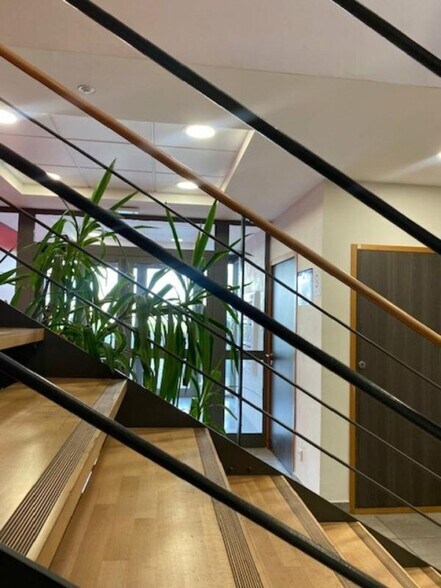 Office in Villefranche-sur-Saône for sale - Interior Photo - Image 3 of 4