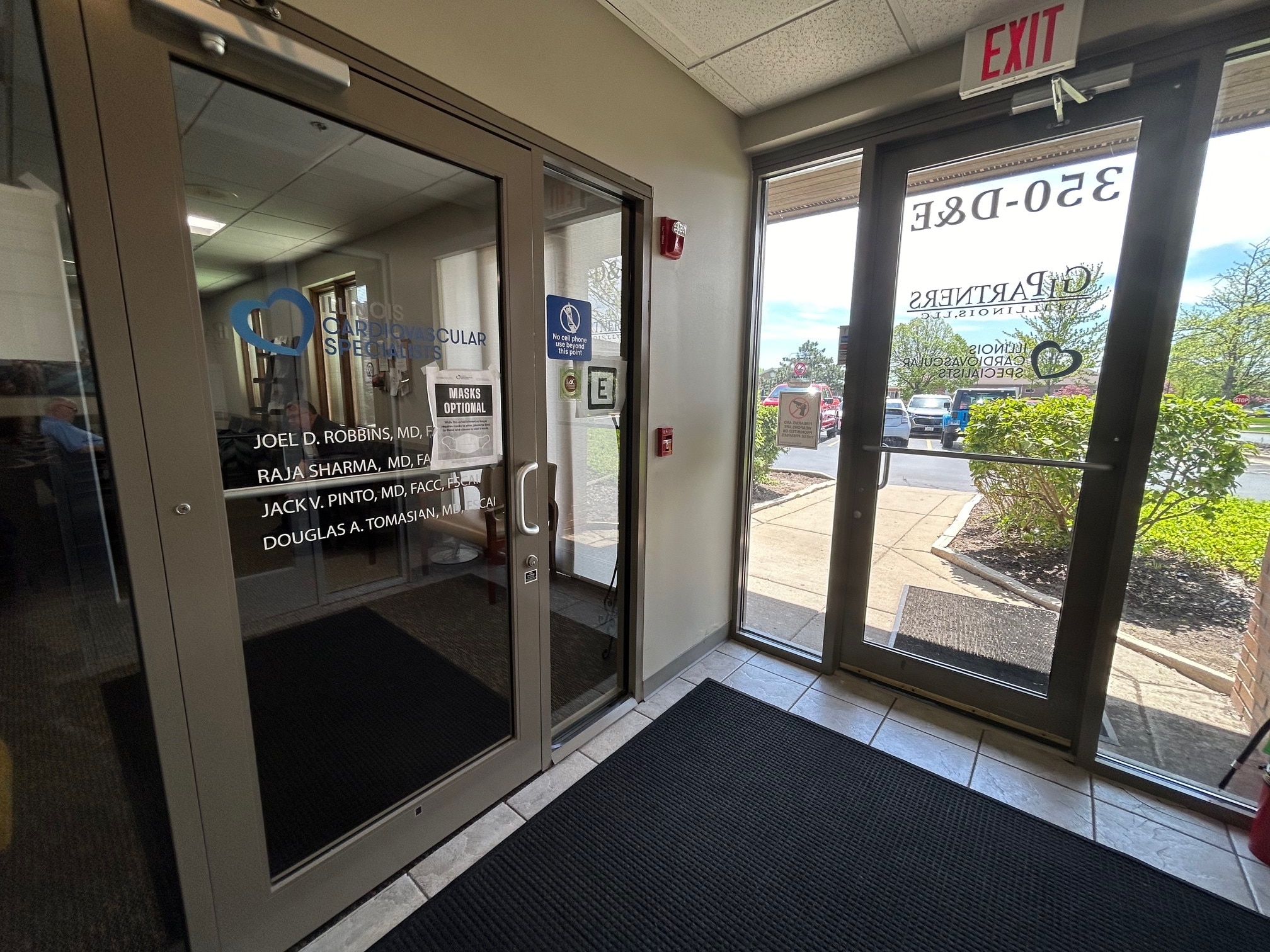 390 Congress Pky, Crystal Lake, IL to rent Interior Photo- Image 1 of 15