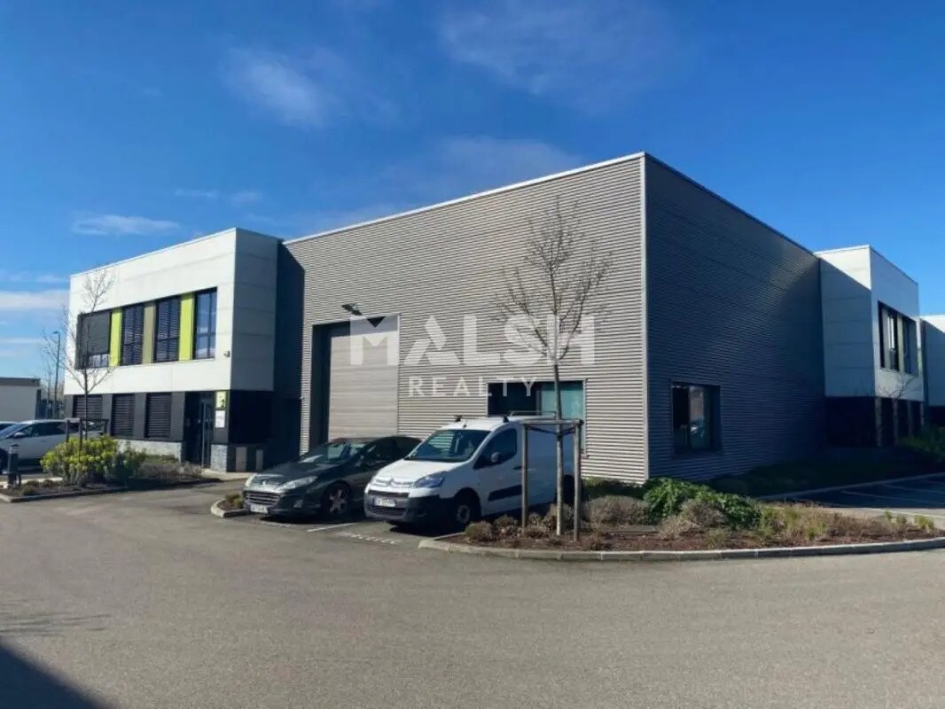 Light Industrial in Vaulx-en-Velin to rent Building Photo- Image 1 of 9