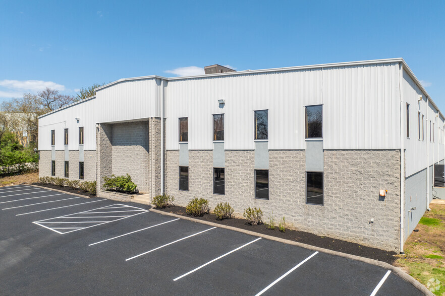 60 Portland Rd, West Conshohocken, PA for rent - Building Photo - Image 1 of 16