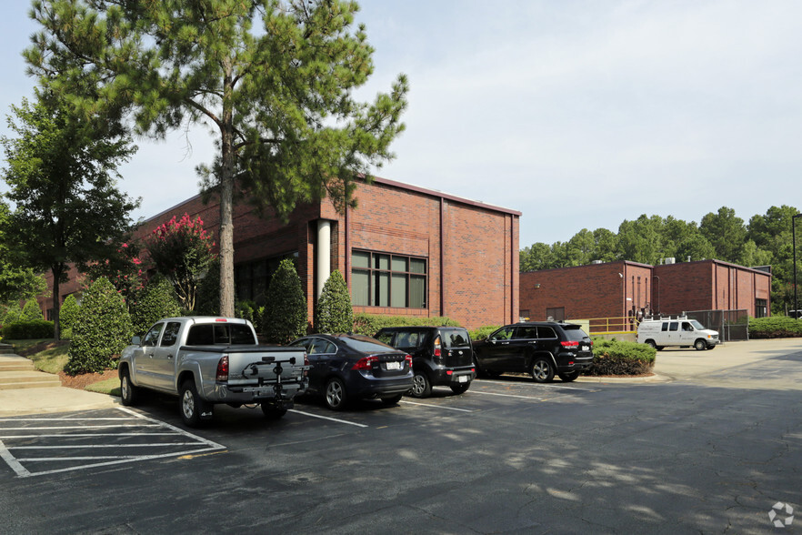 600 Airport Blvd, Morrisville, NC for rent - Building Photo - Image 2 of 9