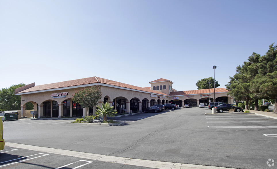 2553 E Palmdale Blvd, Palmdale, CA for sale - Primary Photo - Image 1 of 1