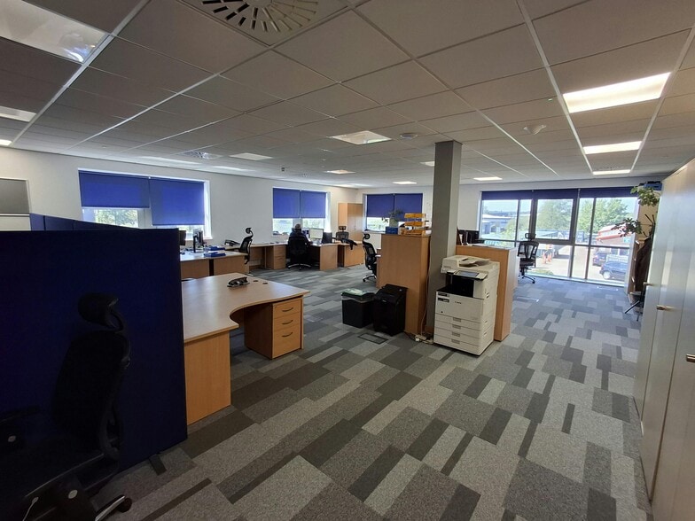 Crow Arch Ln, Ringwood to rent - Building Photo - Image 3 of 10